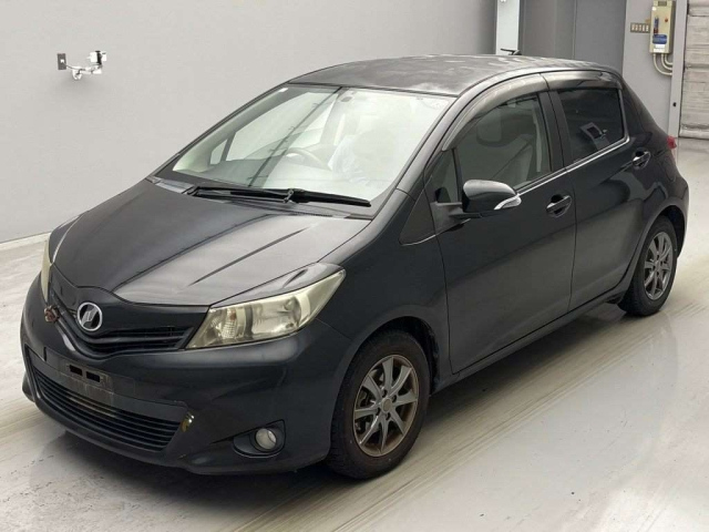 TOYOTA VITZ 2010