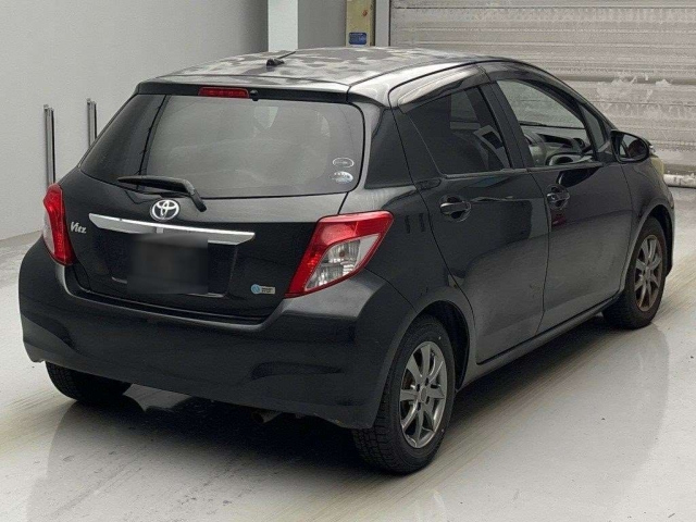 TOYOTA VITZ 2010