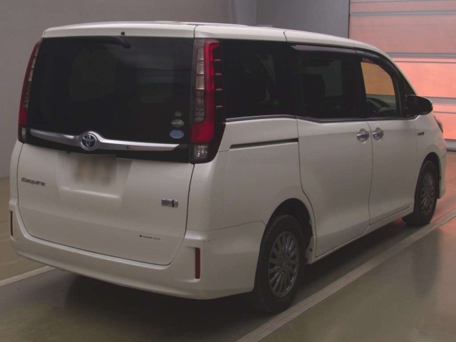 TOYOTA ESQUIRE 2017
