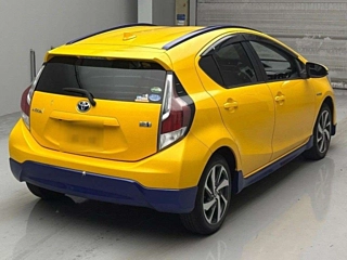 TOYOTA AQUA 2015