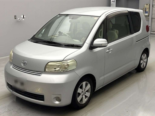 TOYOTA PORTE 2010