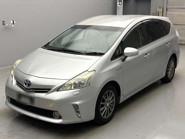 TOYOTA PRIUS ALPHA 2012