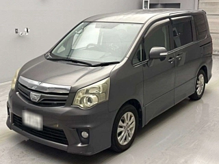 TOYOTA NOAH 2011