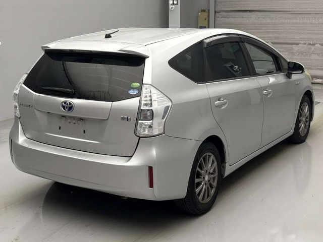 TOYOTA PRIUS ALPHA 2012