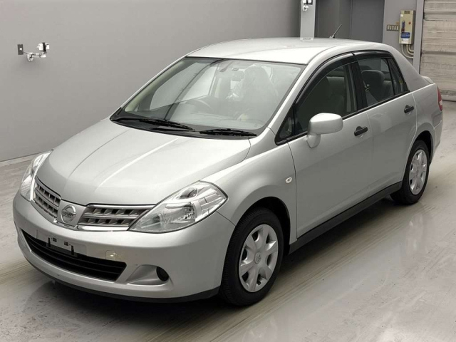 NISSAN TIIDA LATIO 2010