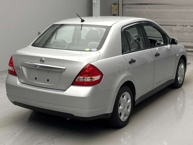 NISSAN TIIDA LATIO 2010