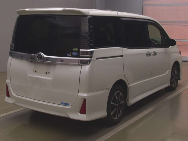 TOYOTA VOXY 2018