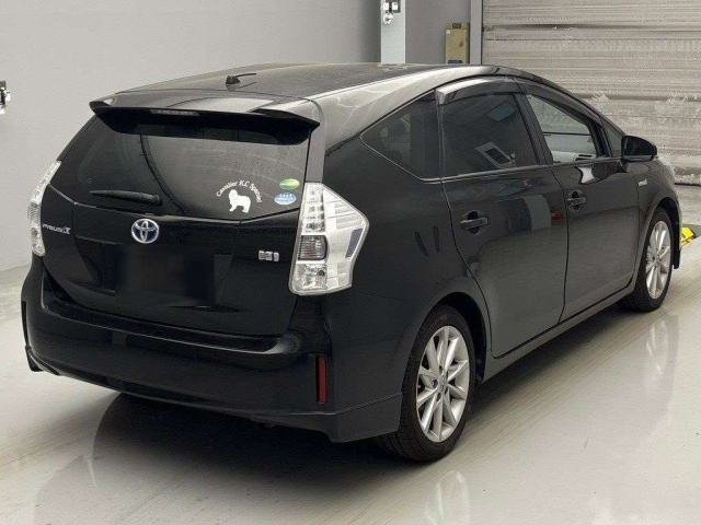 TOYOTA PRIUS ALPHA 2012