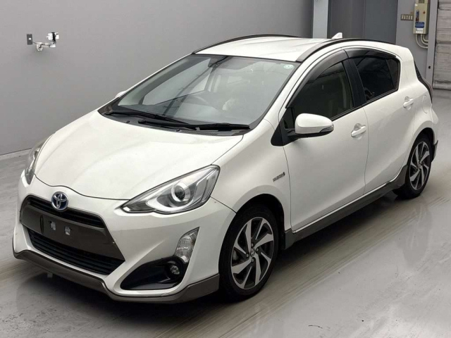 TOYOTA AQUA 2015