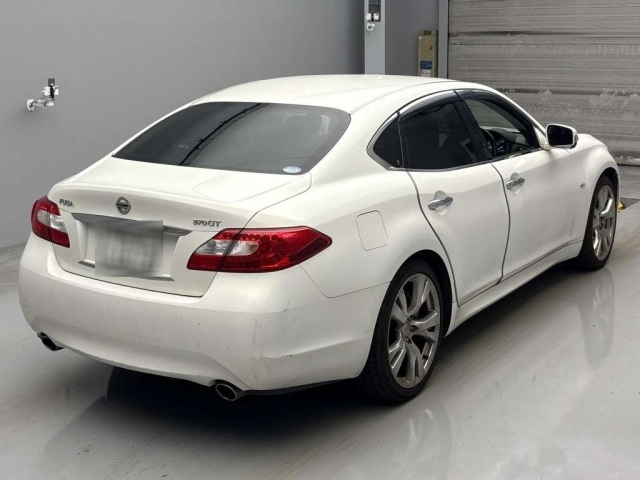 NISSAN FUGA 2010