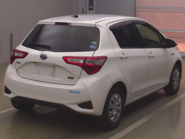 TOYOTA VITZ 2017