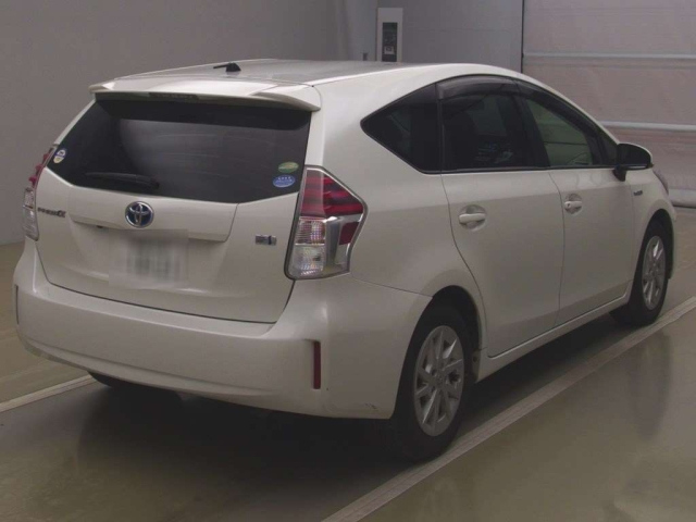 TOYOTA PRIUS ALPHA 2015