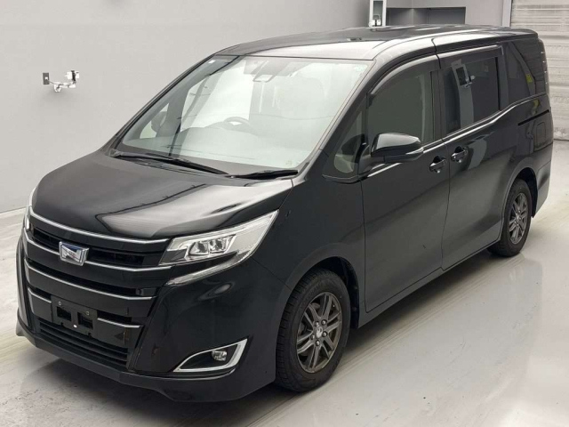 TOYOTA NOAH 2020
