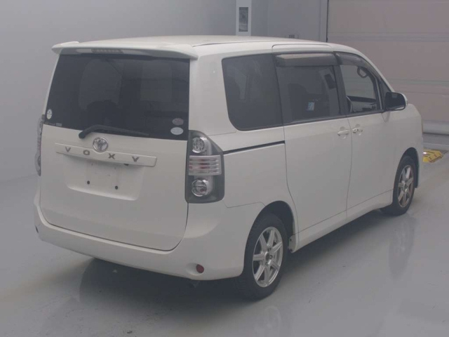 TOYOTA VOXY 2009