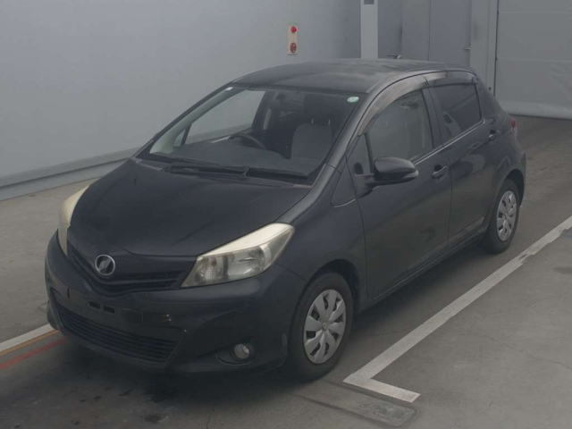 TOYOTA VITZ 2011
