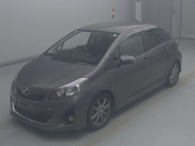 TOYOTA VITZ 2011