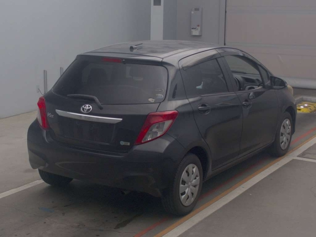 TOYOTA VITZ 2011