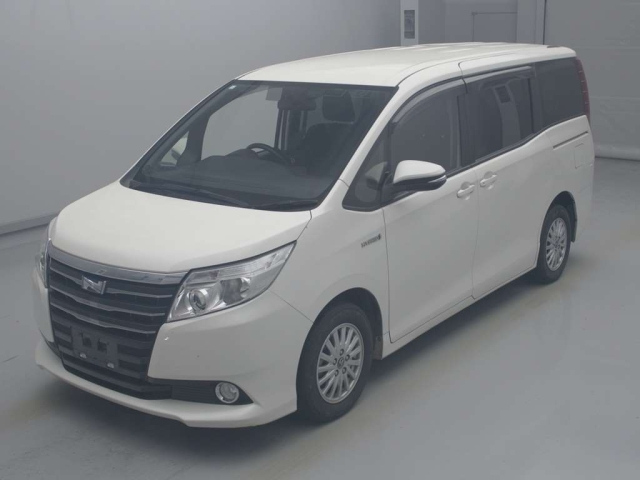 TOYOTA NOAH 2015