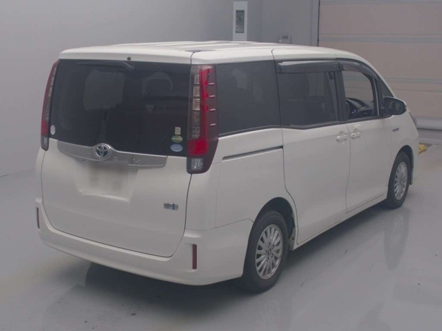 TOYOTA NOAH 2015