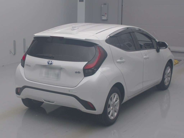 TOYOTA AQUA 2023