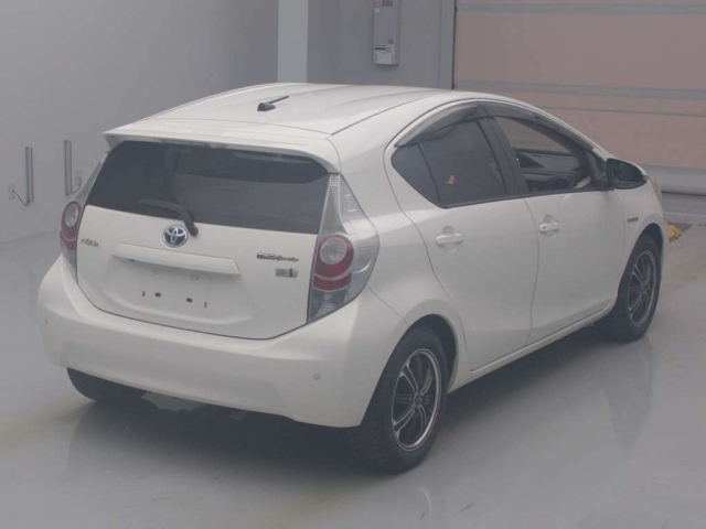 TOYOTA AQUA 2012