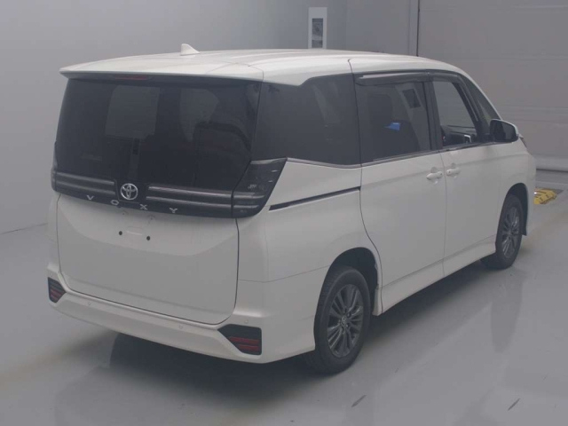 TOYOTA VOXY 2022
