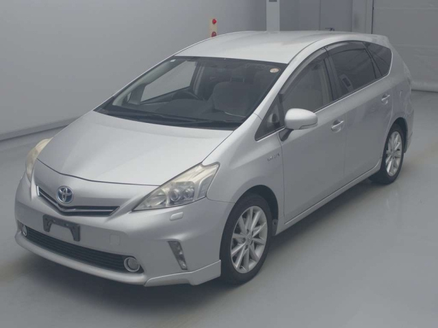 TOYOTA PRIUS ALPHA 2013