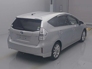 TOYOTA PRIUS ALPHA 2013