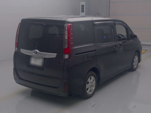 TOYOTA NOAH 2014