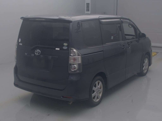 TOYOTA VOXY 2009