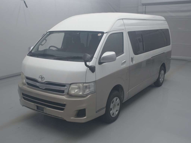 TOYOTA HIACE 2013