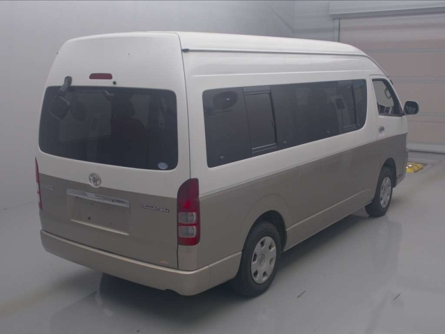TOYOTA HIACE 2013