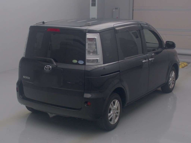 TOYOTA SIENTA 2013
