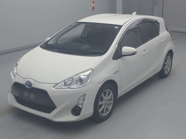 TOYOTA AQUA 2016