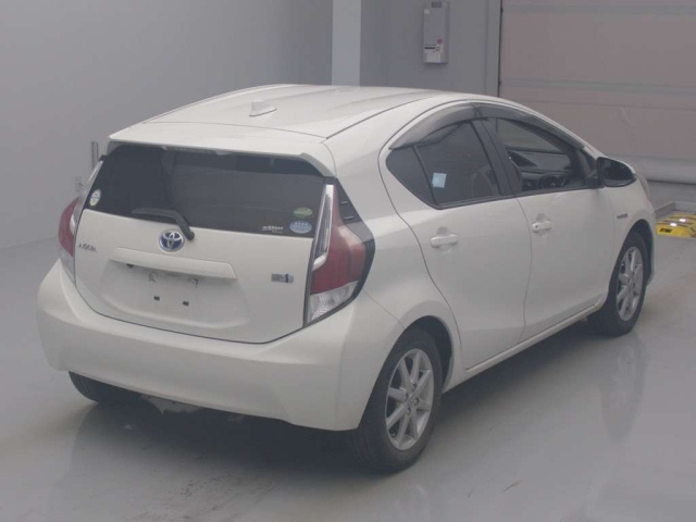 TOYOTA AQUA 2016