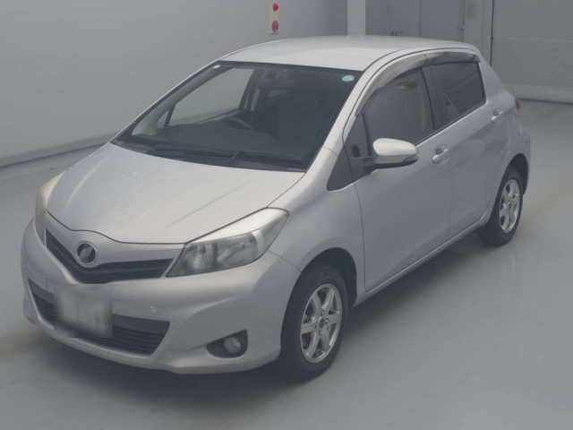 TOYOTA VITZ 2013