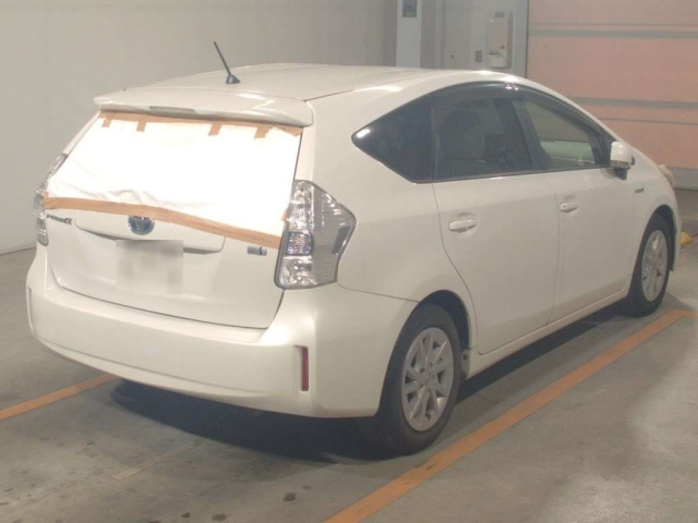 TOYOTA PRIUS ALPHA 2012