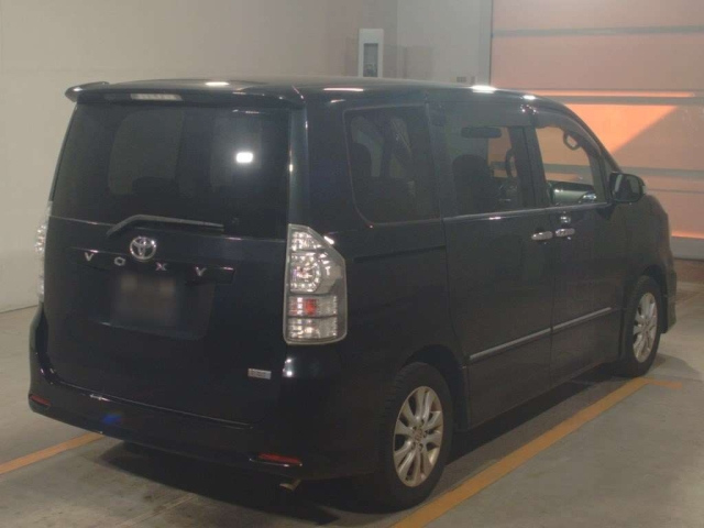 TOYOTA VOXY 2011