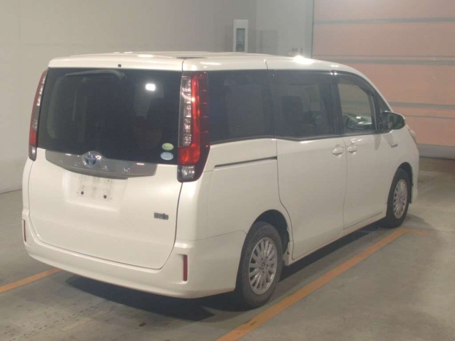 TOYOTA NOAH 2014