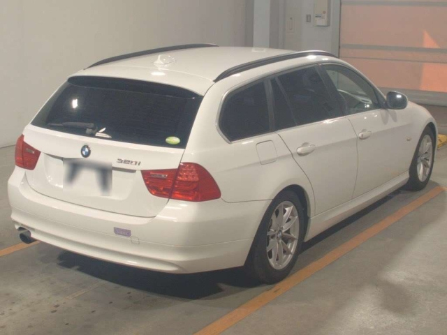BMW 3 SERIES 2011