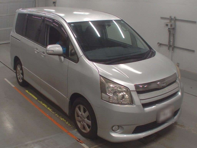 TOYOTA NOAH 2008