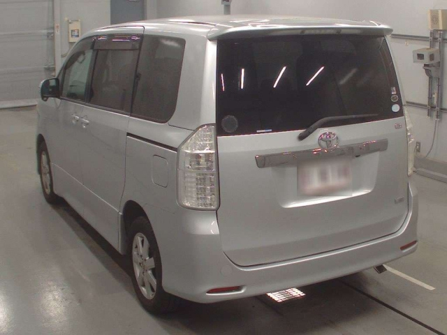 TOYOTA NOAH 2008