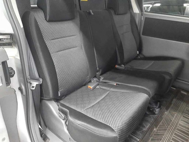 TOYOTA NOAH 2008