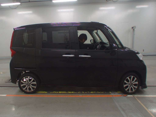 TOYOTA ROOMY 2017