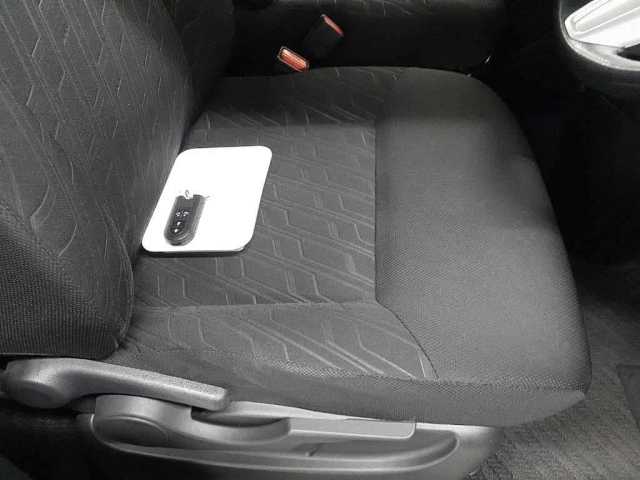 TOYOTA ROOMY 2017