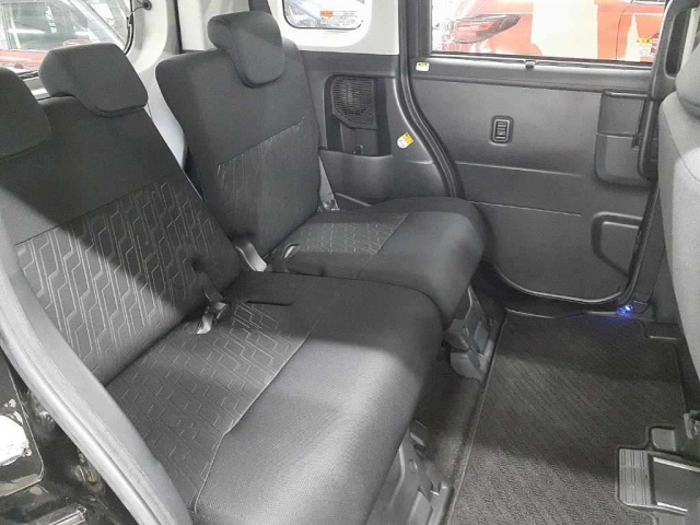 TOYOTA ROOMY 2017