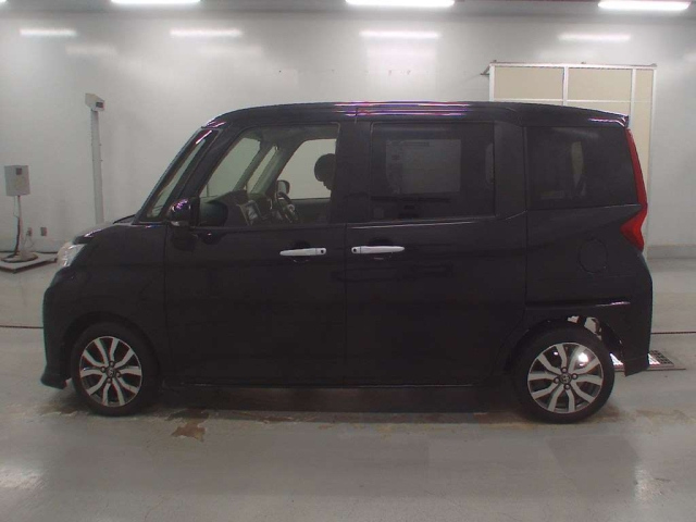 TOYOTA ROOMY 2017