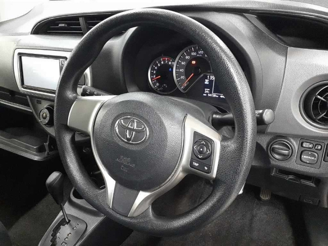 TOYOTA VITZ 2016