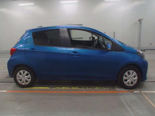 TOYOTA VITZ 2016