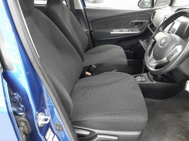 TOYOTA VITZ 2016